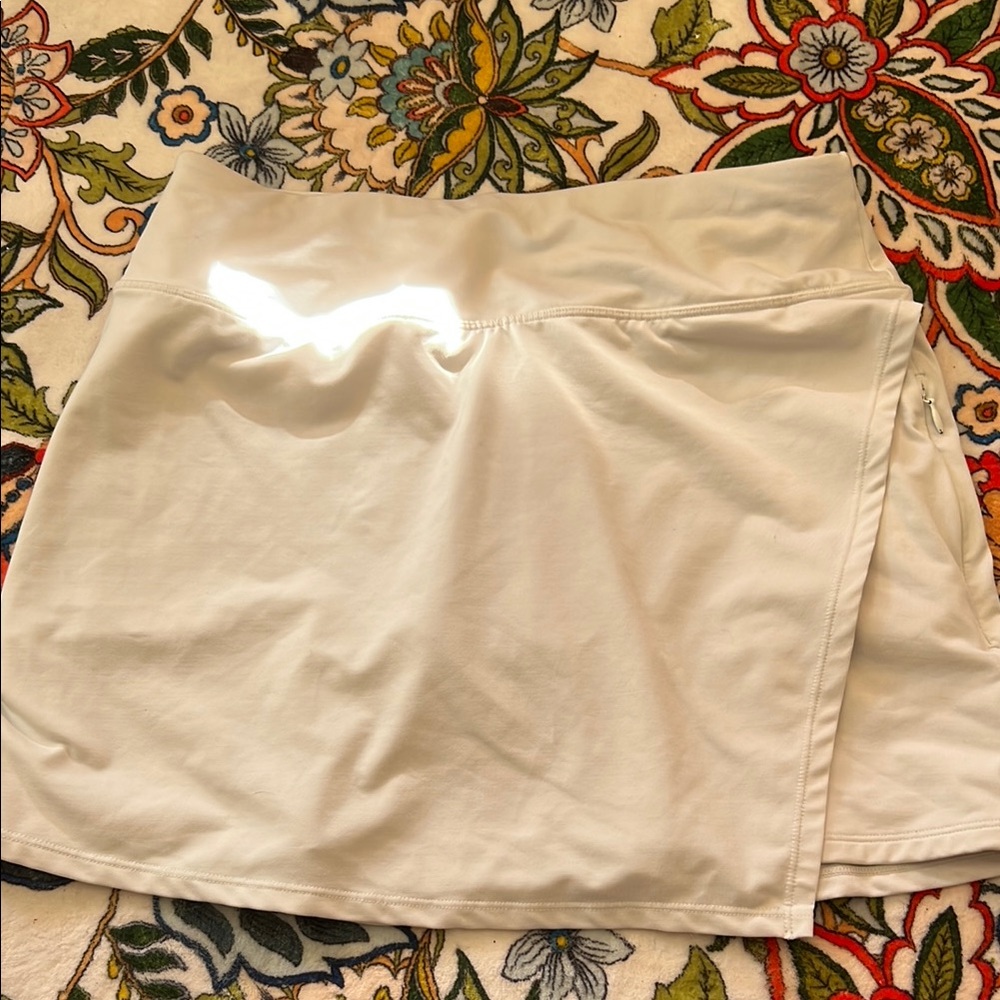 Athleta white volley skirt/skort - size small